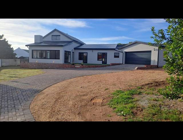4 BEDROOM HOUSE FOR SALE IN STILBAAI-WES